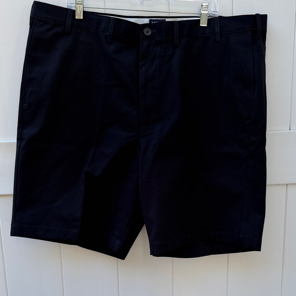 Lands' End Men's Black  Flat Front Shorts SZ 44